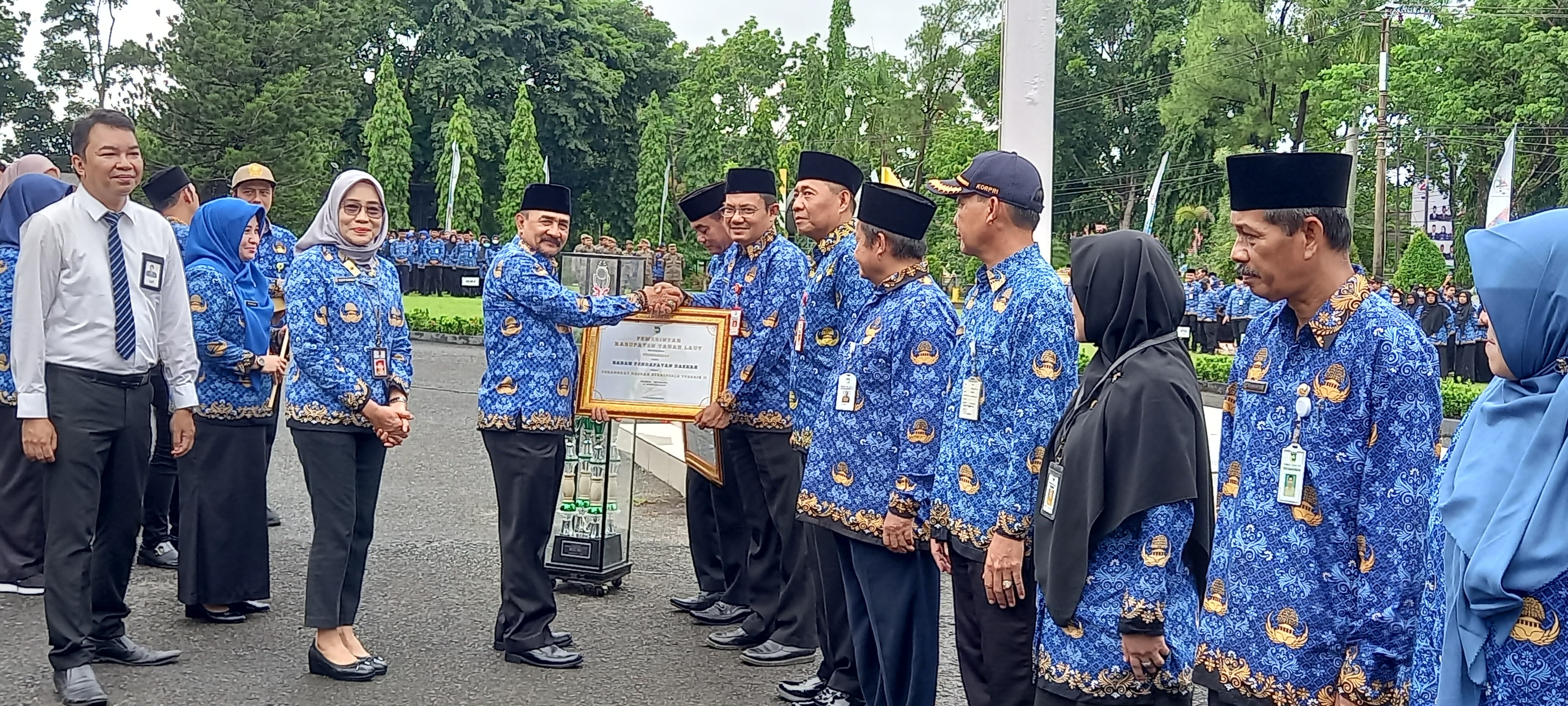 Bapenda Kabupaten Tanah Laut Raih Penghargaan SKPD dengan Kinerja Terbaik