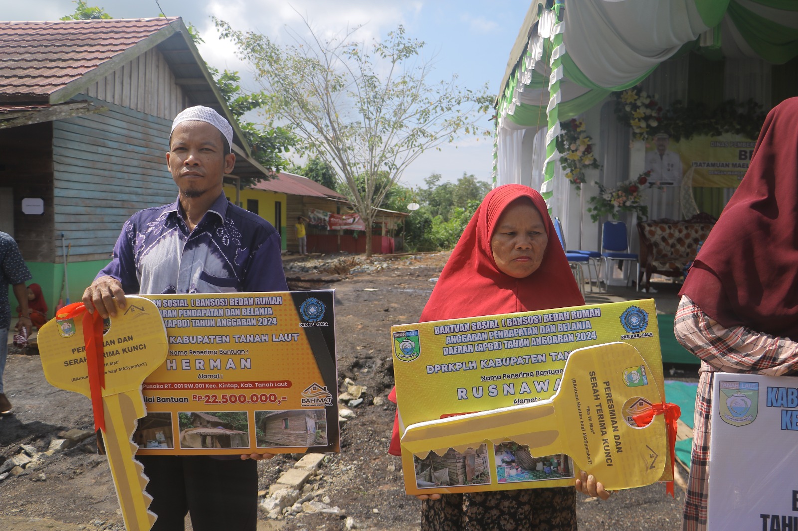 DPRKPLH Tala Serahkan Bantuan Bedah Rumah Warga Desa Kintap