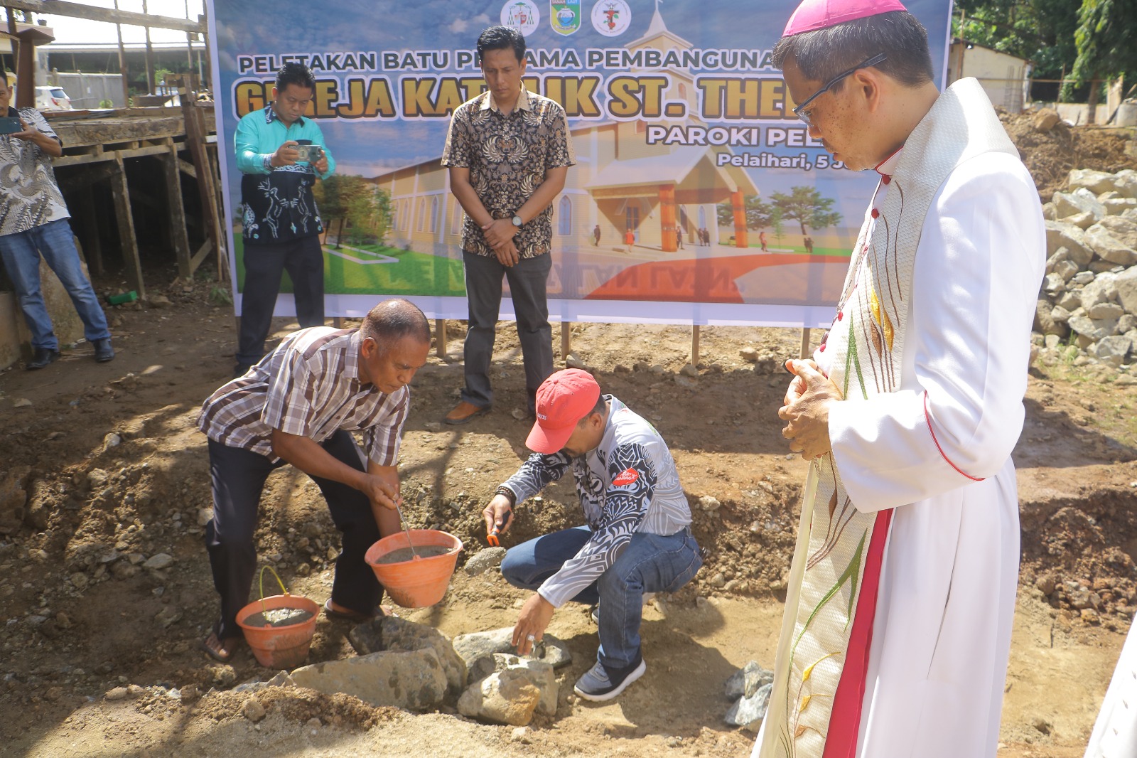 Peletakan Batu Pertama, Pemkab Tala Siap Bantu Pembangunan Gereja Katolik St Theresia