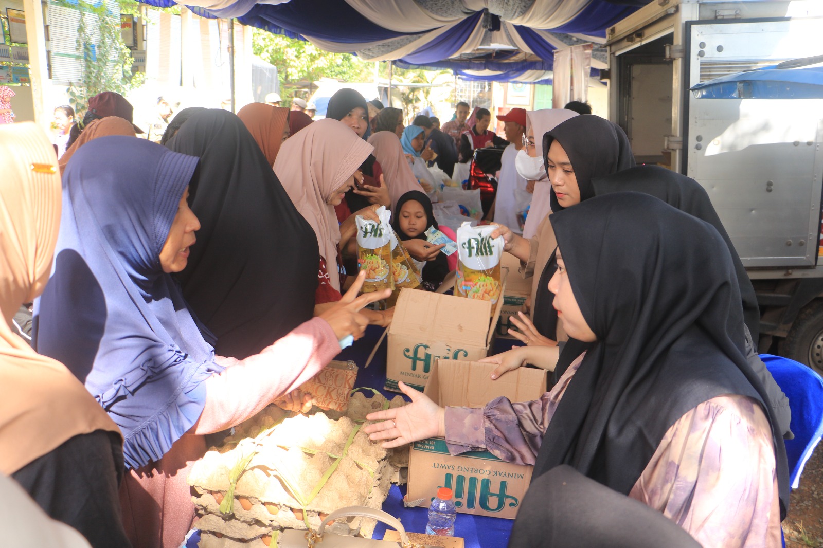 Ringankan Pengeluaran Masyarakat, Diskopdag Tala Gelar Pasar Murah di Desa Tanjung