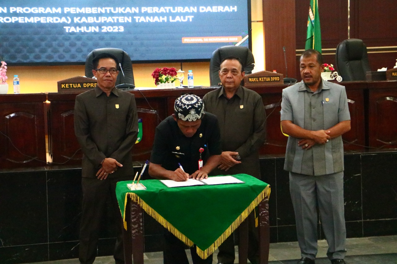 Propemperda 2023 Disahkan, Sebanyak 22 Raperda Diperjuangkan Tahun Depan