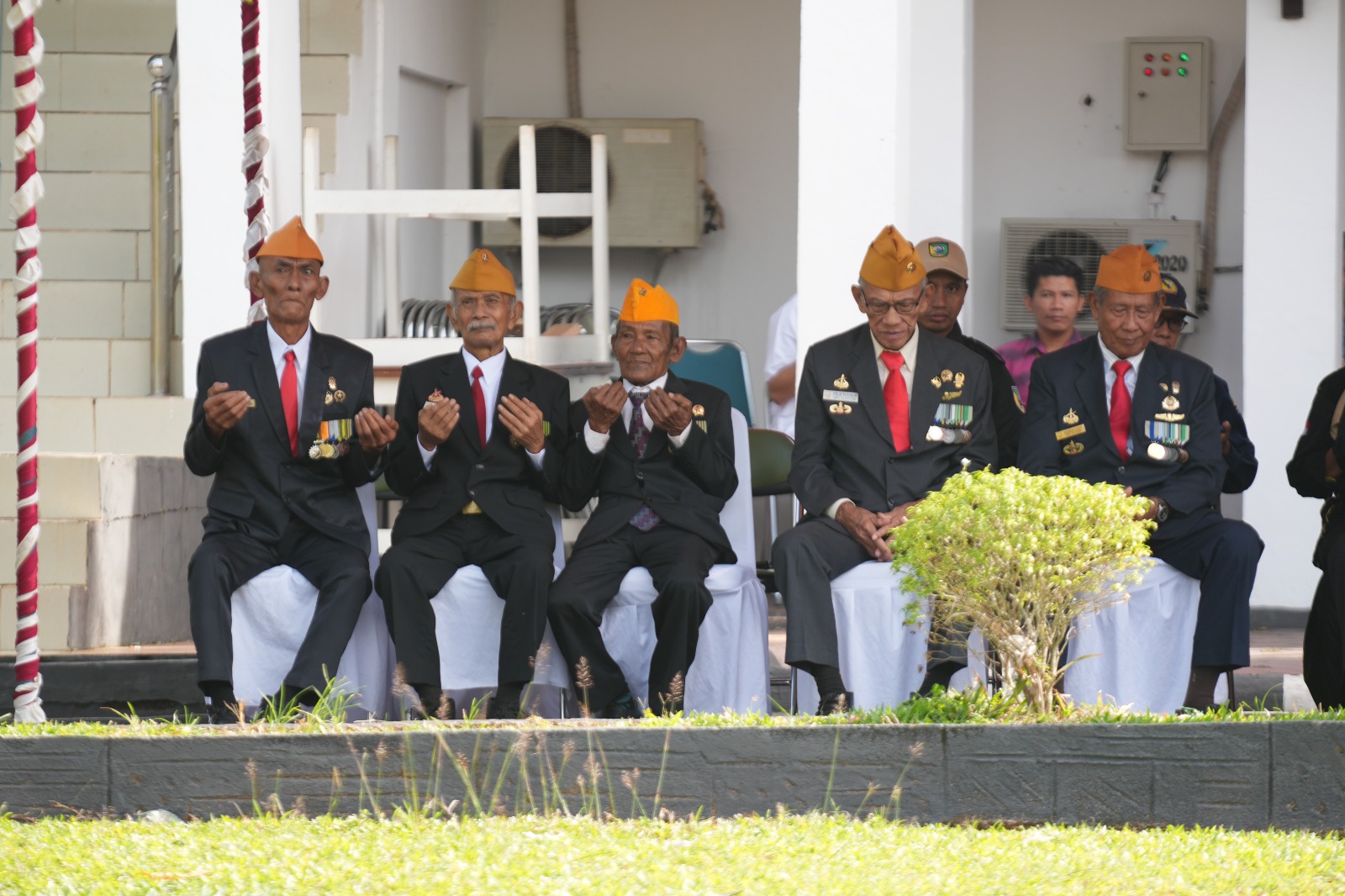 Peringatan Hari Pahlawan, Dinsos Salurkan Tali Asih Kepada Para Veteran