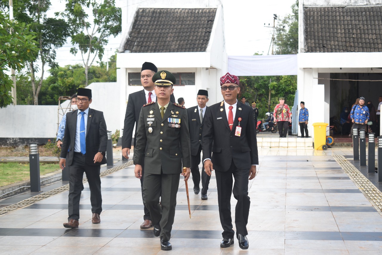 Sekda Tala Hadiri Upacara Ziarah