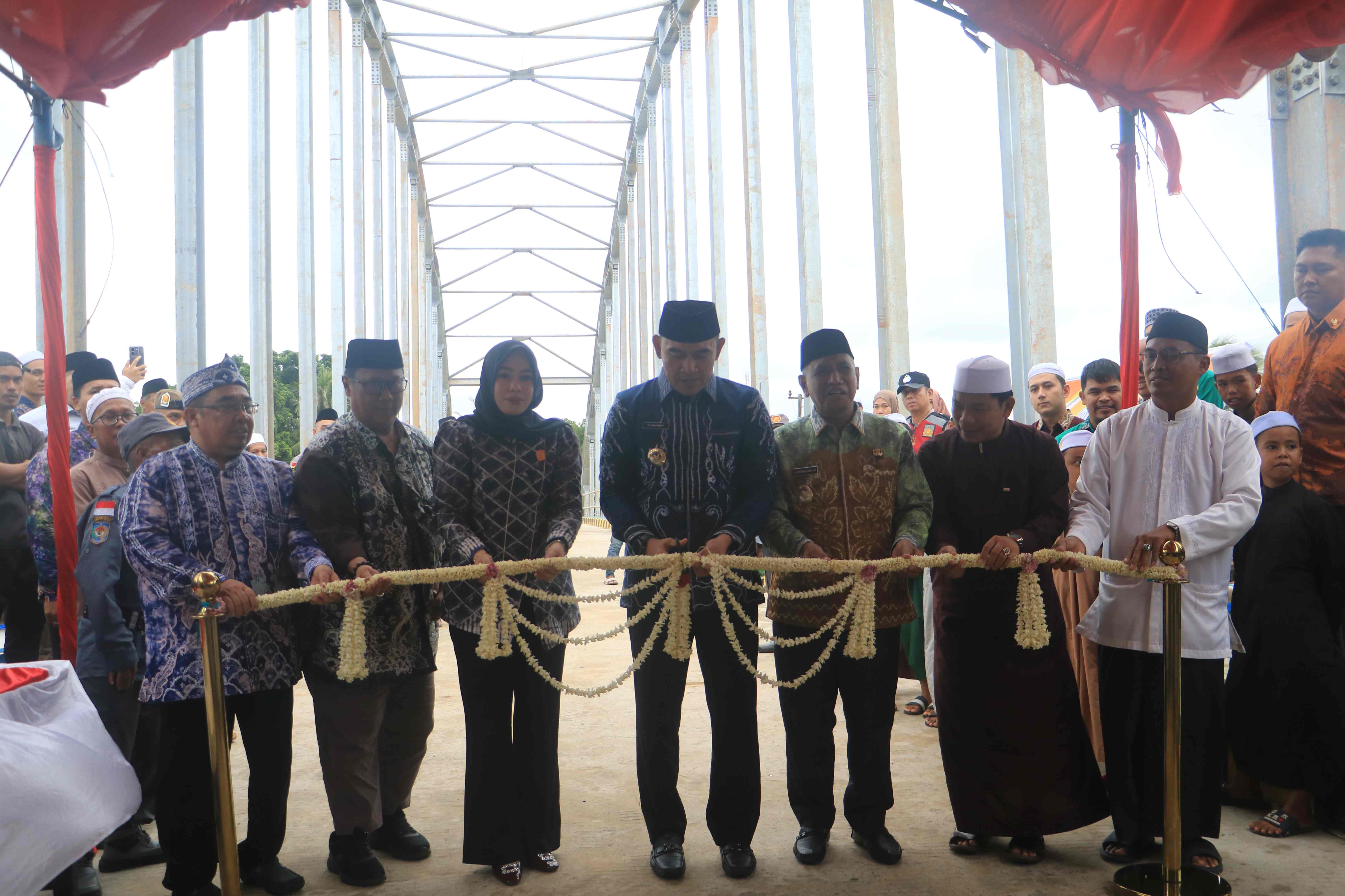 Bupati Tala Resmikan Jembatan Kuala Tambangan, Dorong Peningkatan Konektivitas dan Pertumbuhan Ekono