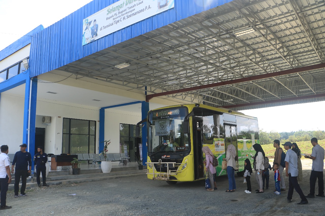 Hari Pertama, Masyarakat Tanah Laut Antusias Jajal BTS Trans Banjarbakula dari Terminal Soemarsono