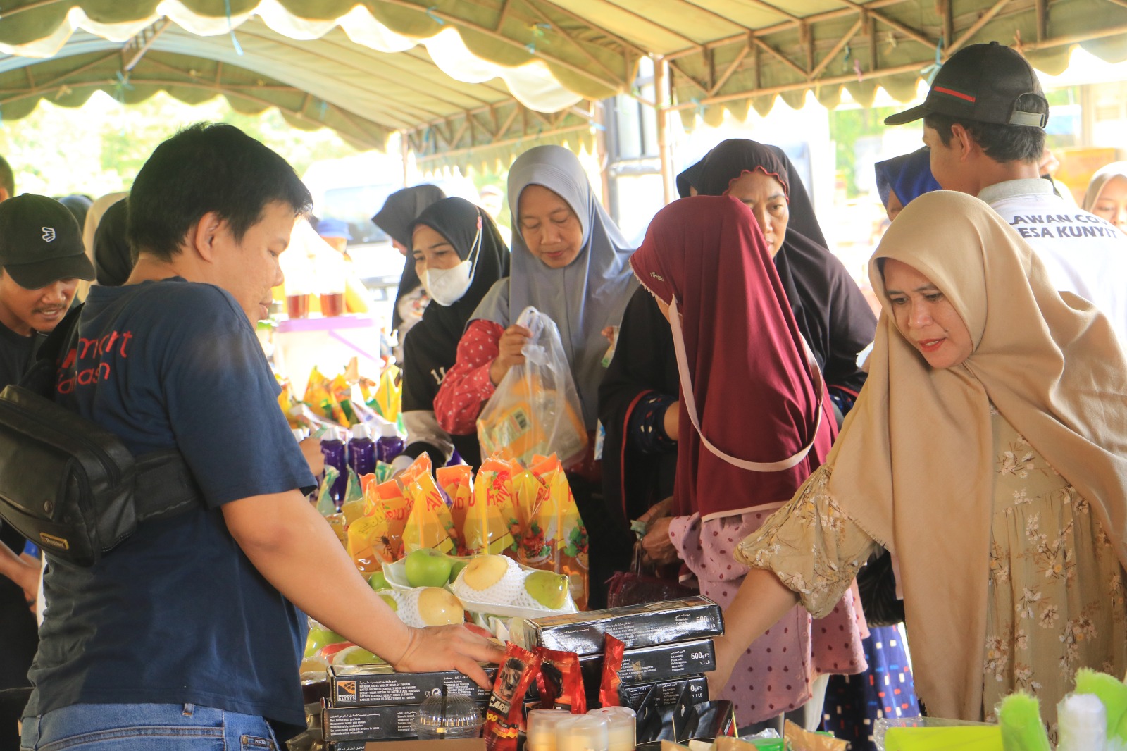 Diskopdag Tala Gelar Pasar Murah di Desa Kunyit