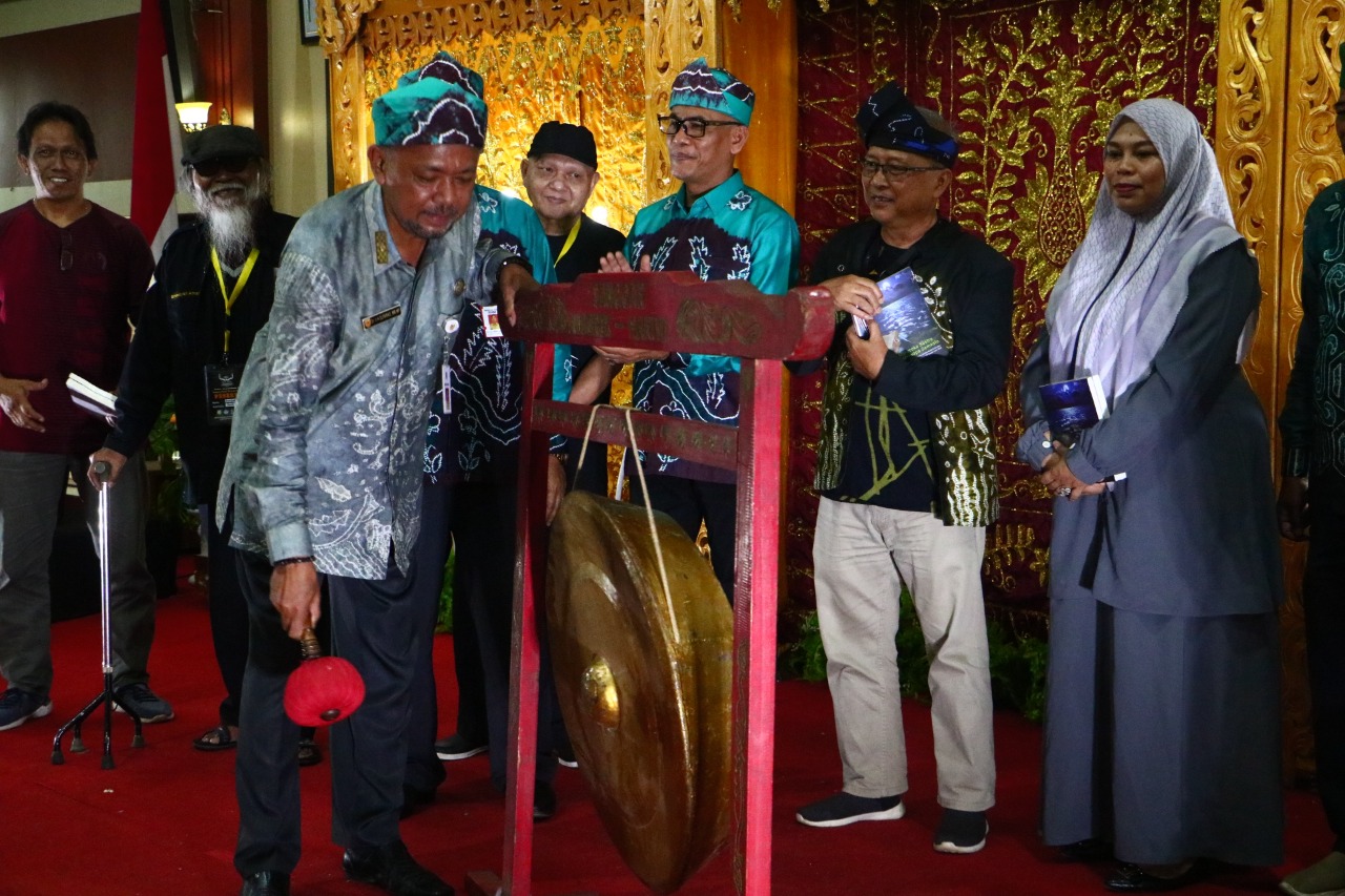 Aruh Sastra XIX Kalsel Dimulai, Bupati : Selamat Datang Sastrawan di Bumi Tuntung Pandang