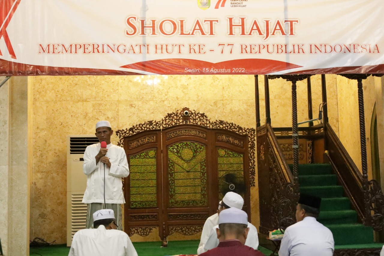 Laksanakan Sholat Hajat : Bupati Harapkan Indonesia Diberkahi