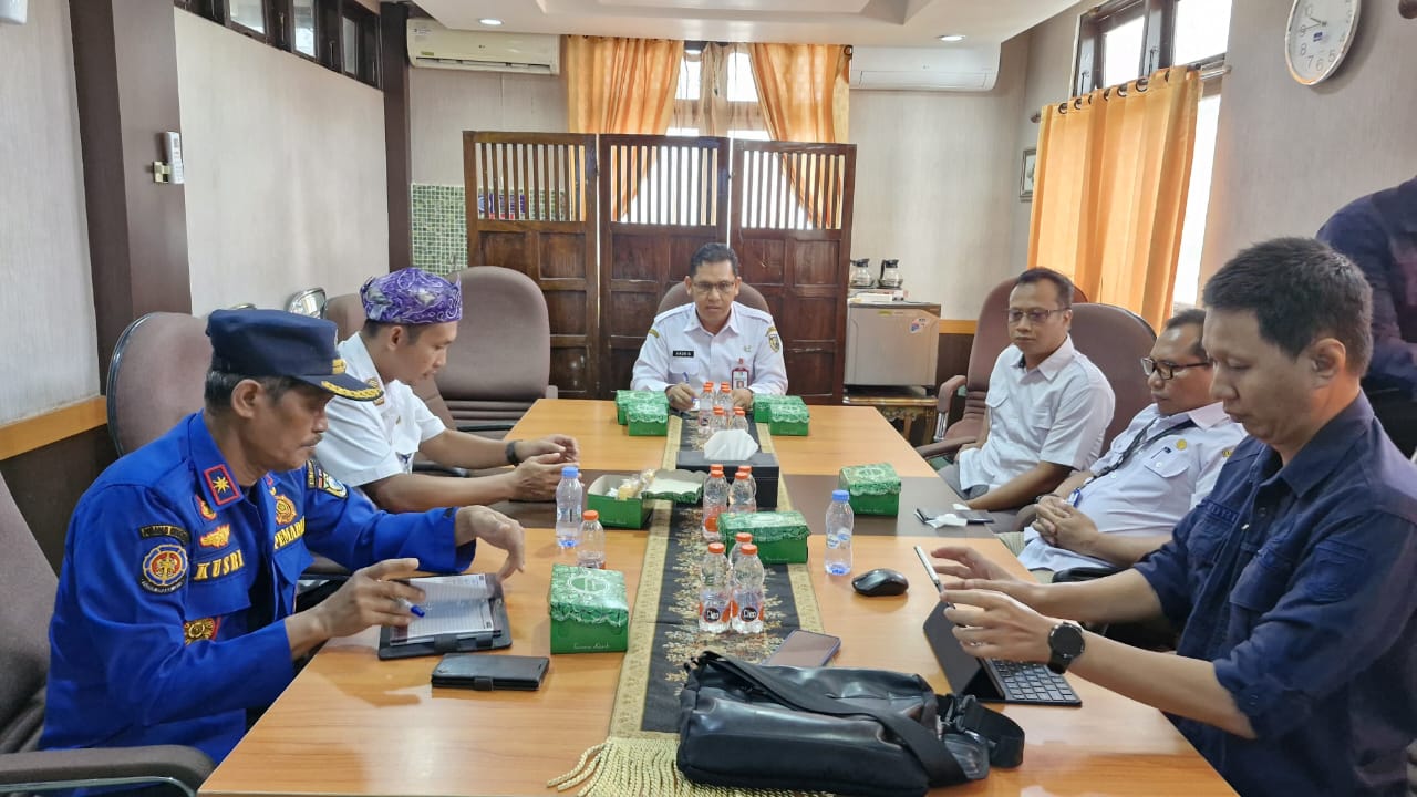 Waspadai Kendaraan Bermuatan Berat, Pemkab Tanggapi Keluhan Warga Tebing Siring