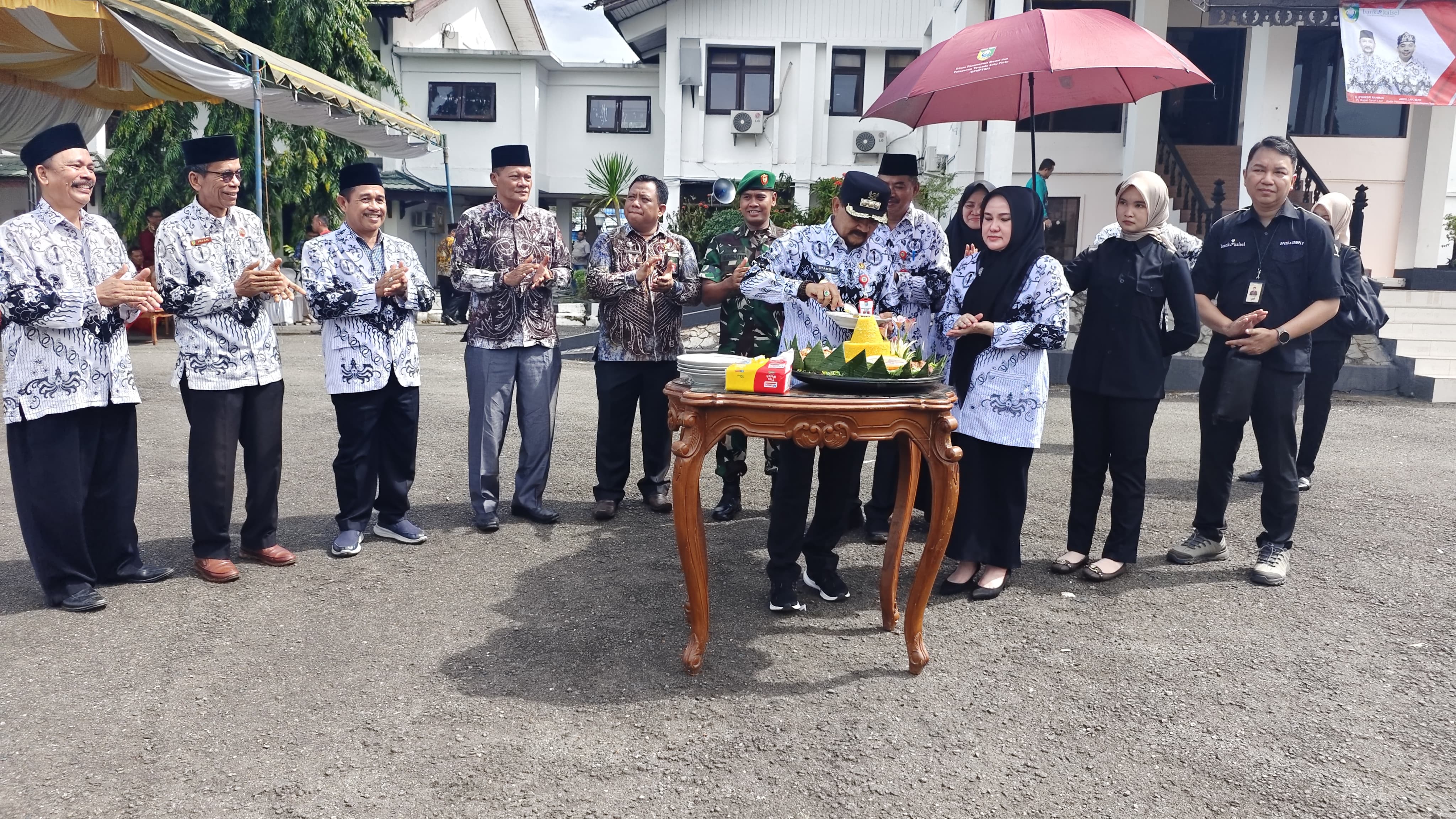 Peringatan Hari Guru Nasional 2024 di Kabupaten Tanah Laut Berlangsung Meriah