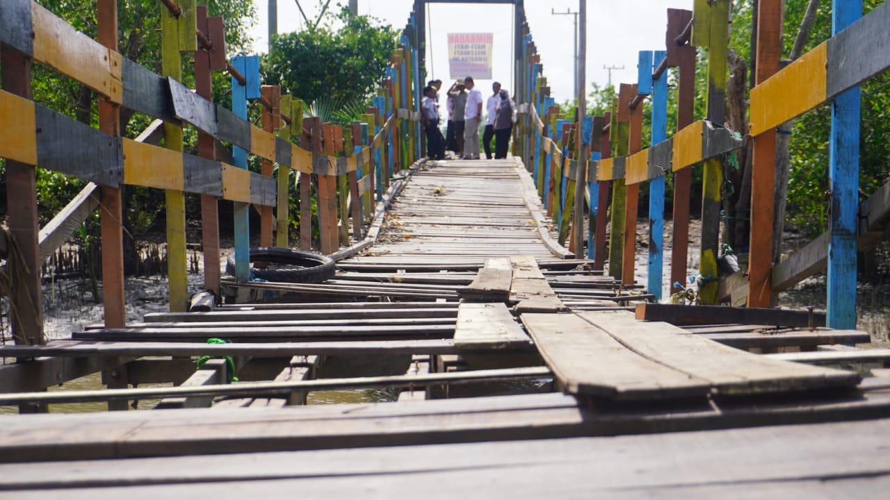 Pemkab Tala Siapkan Anggaran Percepatan Perbaikan Jembatan Gantung Desa Sungai Rasau