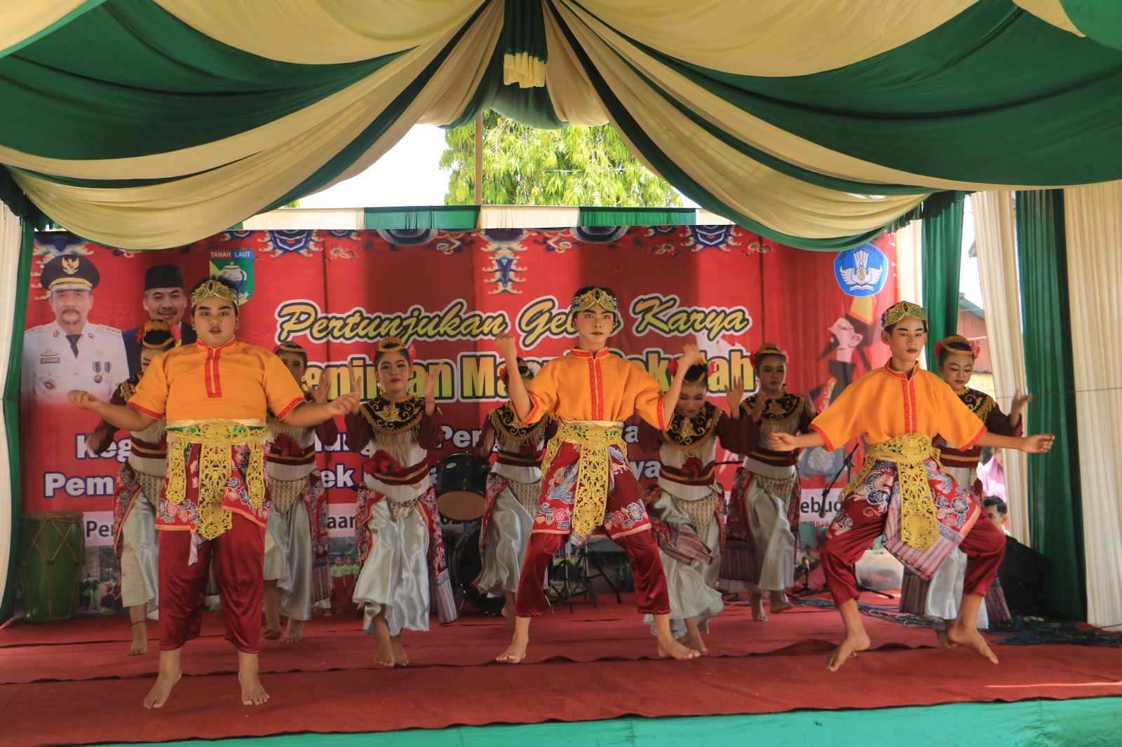 Disdikbud Tanah Laut Gelar Pertunjukan Karya Program Seniman Masuk Sekolah