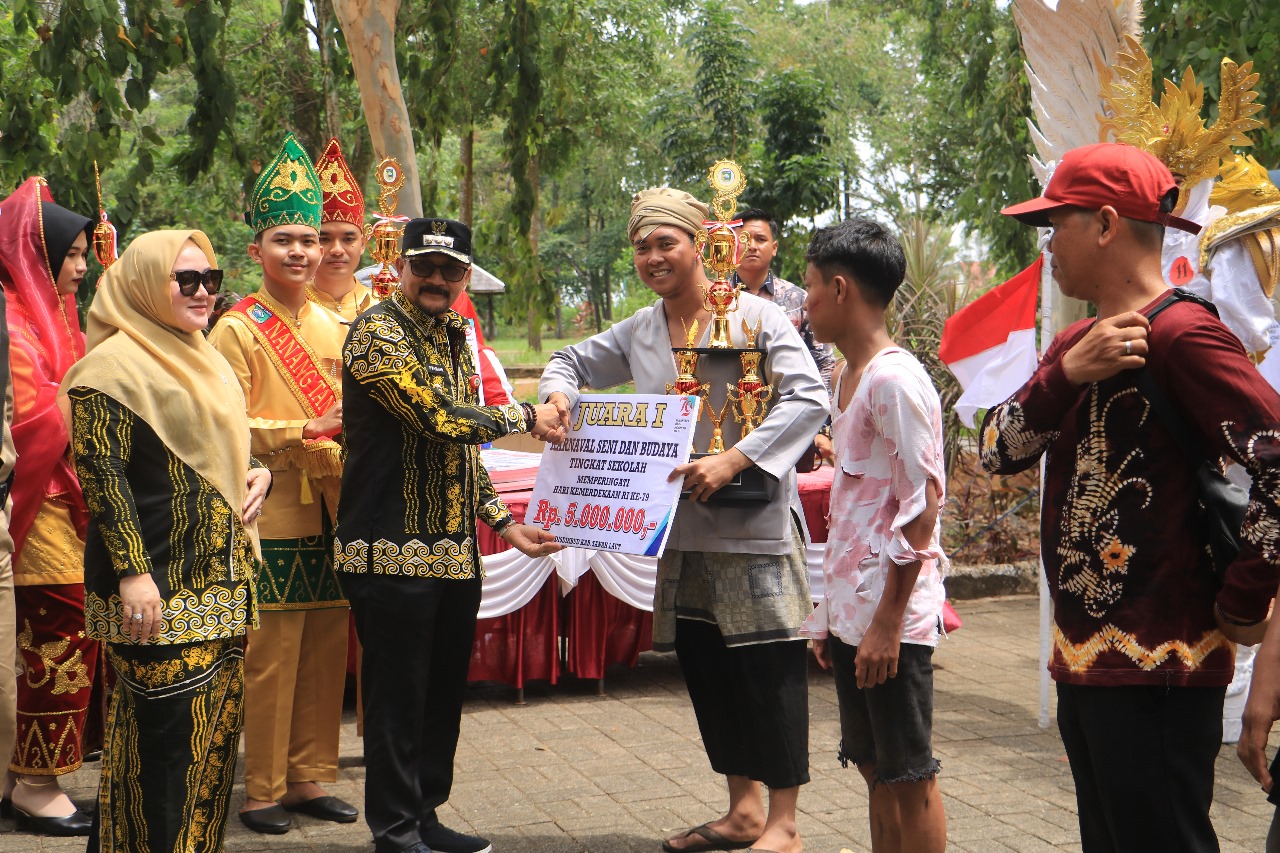 Bertemakan Perjuangan Demang Lehman, SMPN 1 Pelaihari Pemenang Karnaval Seni dan Budaya