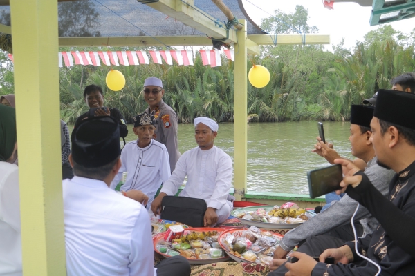 Sambut Tahun Baru Islam, Masyarakat Pagatan Besar Gelar Selamatan Laut