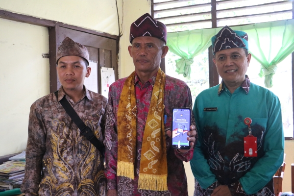 Disdukcapil Tala Sosialisasi Identitas Digital, Bupati Lakukan Aktivasi