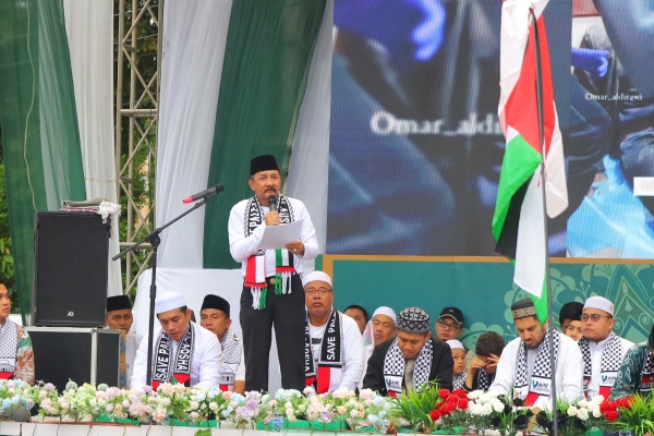 Pj. Bupati Tala Syamsir Rahman Persembahkan Puisi Pada Aksi Solidaritas Banua Bantu Palestina