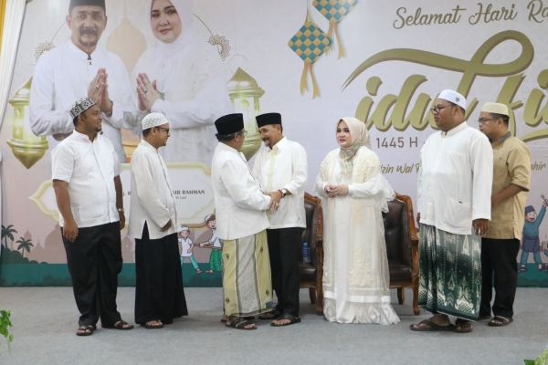 Pj Bupati Halalbihalal Dengan Pejabat dan Masyarakat di Balairung