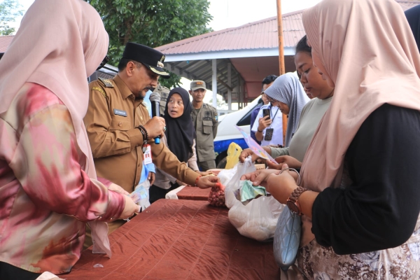 Pasar Murah di Desa Tebing Siring, Pj Bupati Berikan Potongan Harga Secara Pribadi