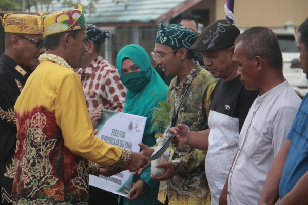 Satu-Satunya di Kalsel Jadi Desa Kalaju, 117 Nelayan Muara Kintap Terima SKN dari KKP RI