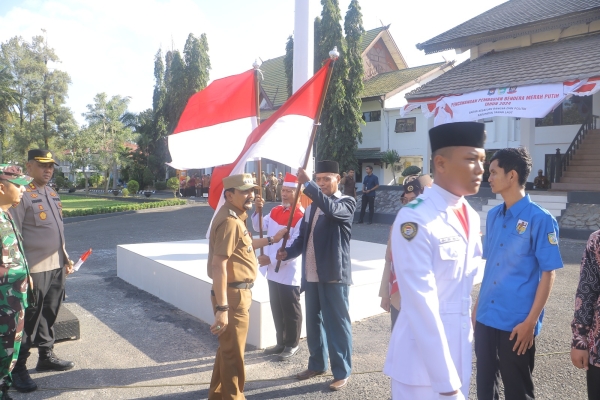 Sambut Kemerdekaan, Pemkab Tala Canangkan Pembagian Bendera Merah Putih kepada Semua Kalangan