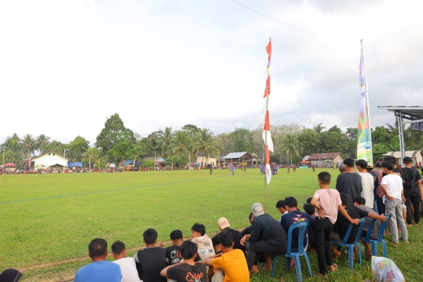 Ratusan Pasang Mata Saksikan Turnamen Sepak Bola se Panyipatan