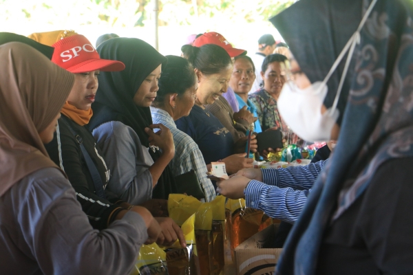 Ringankan Pengeluaran Masyarakat, Diskopdag Tala Gelar Pasar Murah di Desa Tajau Pecah