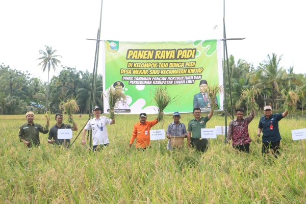 Panen Raya Padi Desa Mekar Sari