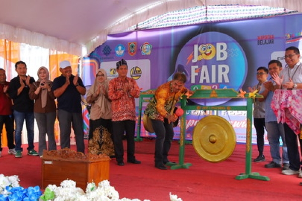 Job Fair Percepat Peluang Lulusan SMK Masuk Dunia Kerja