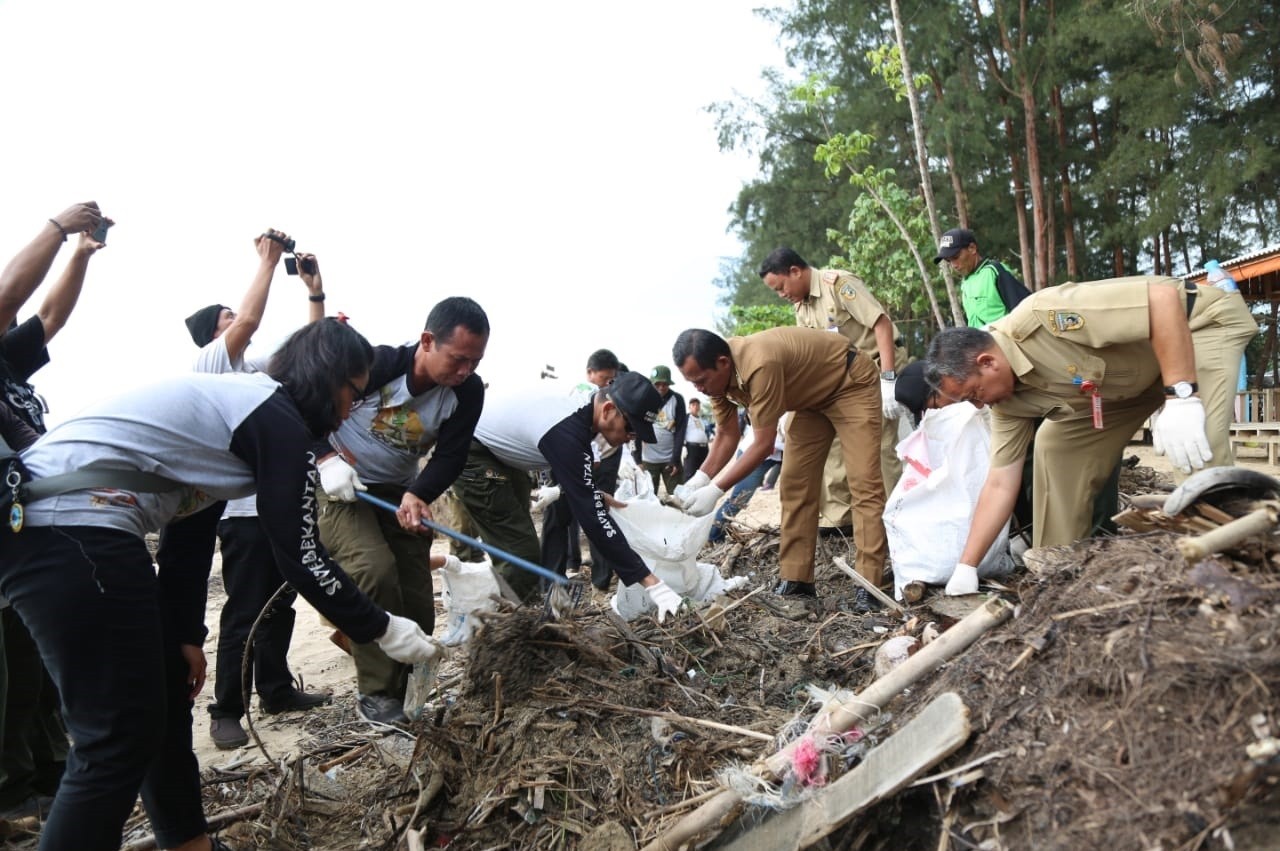 Tala Komitmen Perangi Sampah Plastik