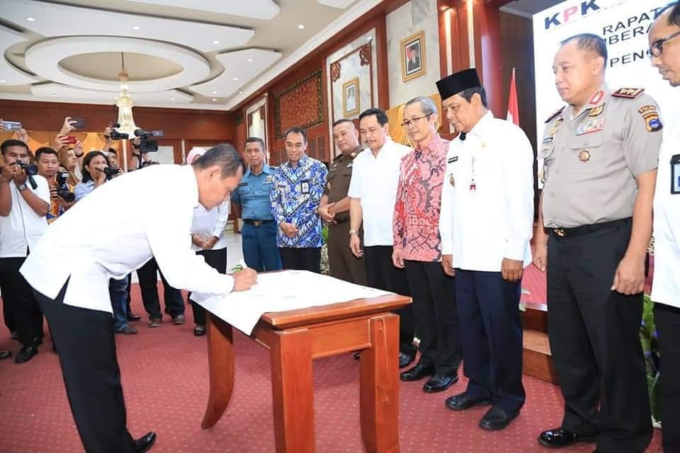 Bupati Tandatangani Deklarasi Pencanangan Zona Integritas Bebas Korupsi