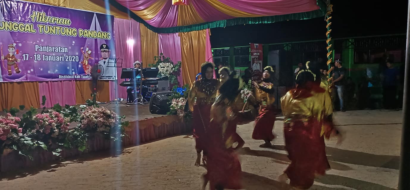 TARIAN DI MALAM MANUNGGAL TUNTUNG PANDANG  INGIN LEBIH BANYAK KUASAI TARIAN TRADISIONAL