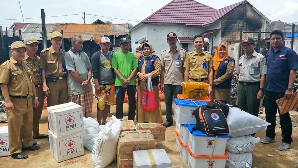 BPBD SERAHKAN BANTUAN UNTUK KORBAN KEBAKARAN TABANIO