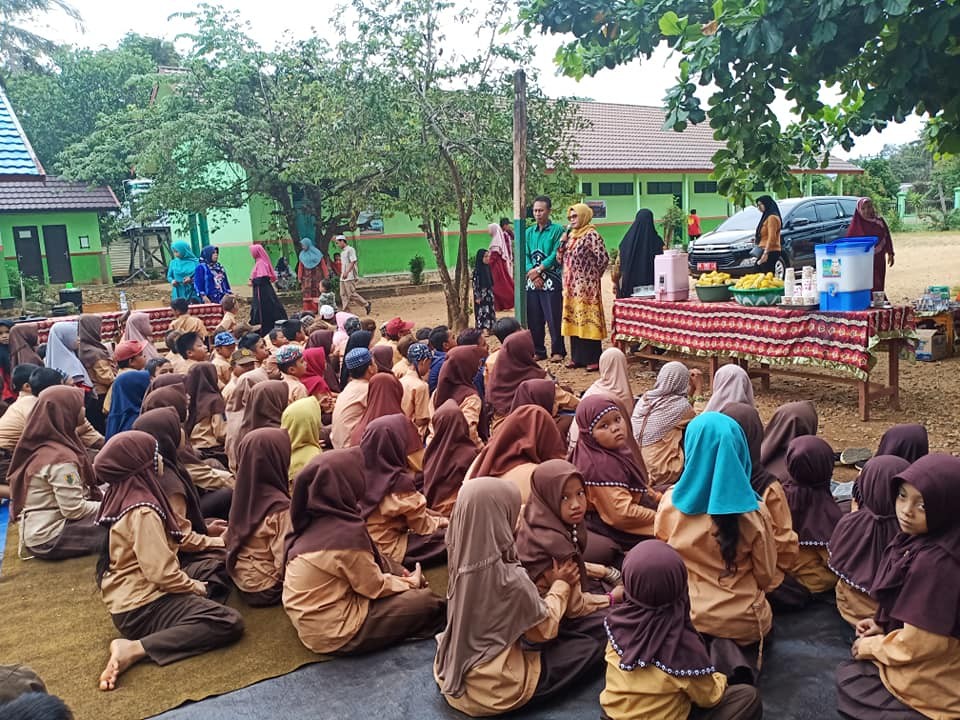 KUNJUNGAN KETUA TP PKK TALA KE SDN 1 TANJUNG