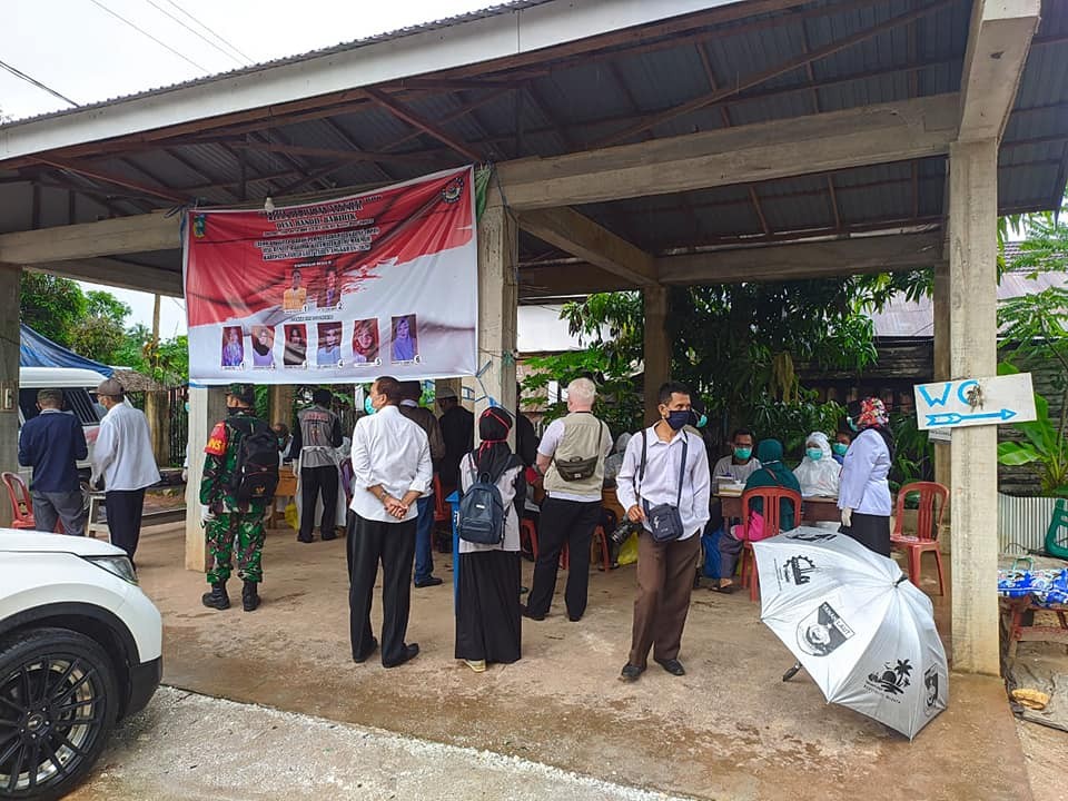 DUKUNG UPAYA MEMUTUS MATA RANTAI COVID-19 DI TALA, PEDAGANG DAN MASYARAKAT DESA HANDIL BABIRIK DI RA