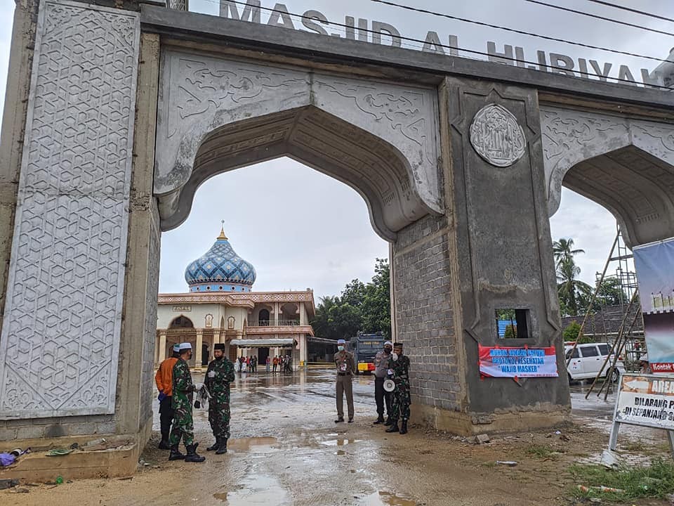 MASJID AL HIJRIYAH GELAR SHOLAT JUM\'AT DENGAN PROTOKOL KESEHATAN COVID-19