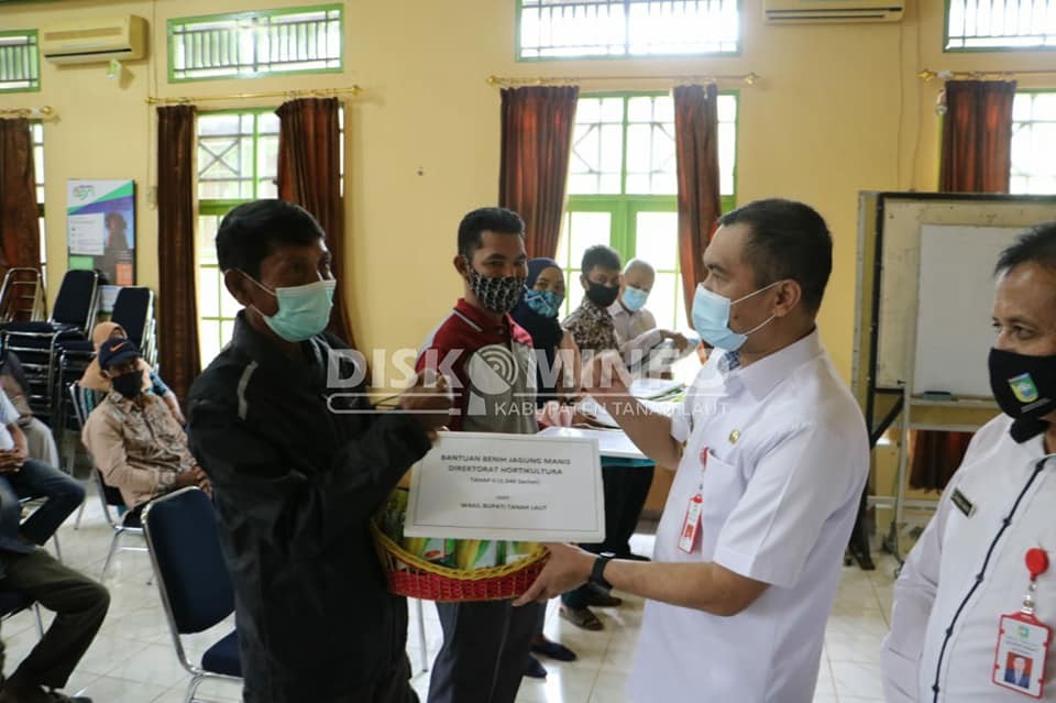 KELOMPOK TANI TANAH LAUT TERIMA BANTUAN BENIH