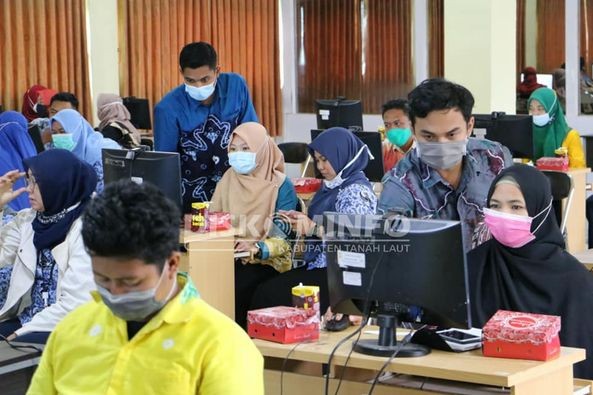 SOSIALISASI DAN UJI COBA SISTEM APLIKASI TNDE