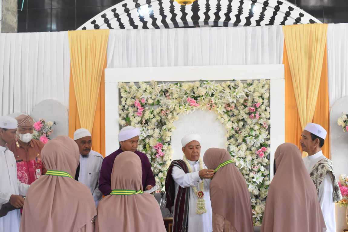 HADIRI WISUDA PONPES, BUPATI : PENDIDIKAN AGAMA ADALAH BENTENG UTAMA