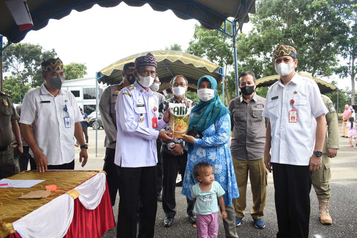 Sediakan 2.000 Liter Minyak Goreng Sesuai HET, Bupati : Untuk Meringankan Masyarakat