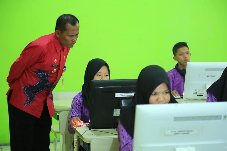 Bupati Pantau UNBK di SMAN 1 Batu Ampar