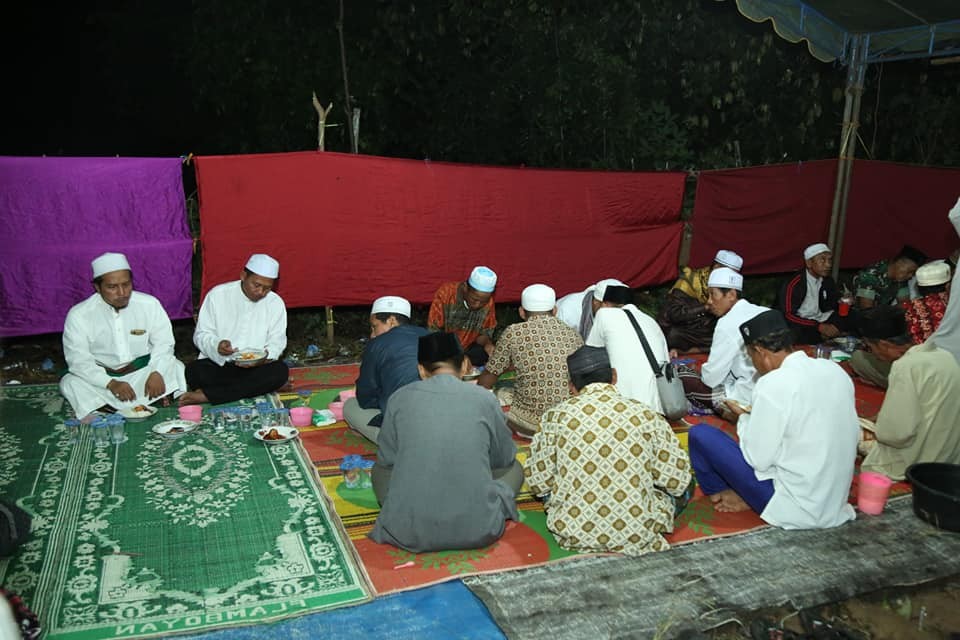 Bupati Tanah Laut H. Sukamta buka bersama warga Desa Damit Hulu