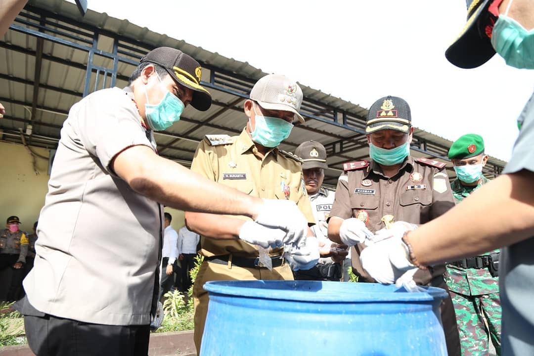 Bupati Tala Sukamta hadiri Apel sekaligus lakukan pemusnahan barang bukti