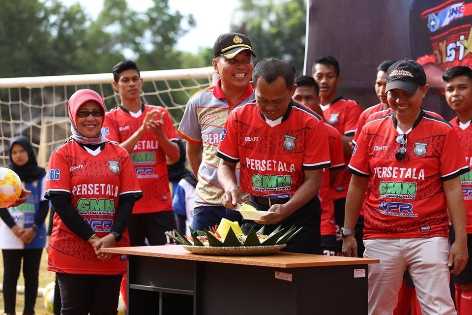 Merah Hitam untuk Laga Kandang, Biru Putih untuk Laga Tandang