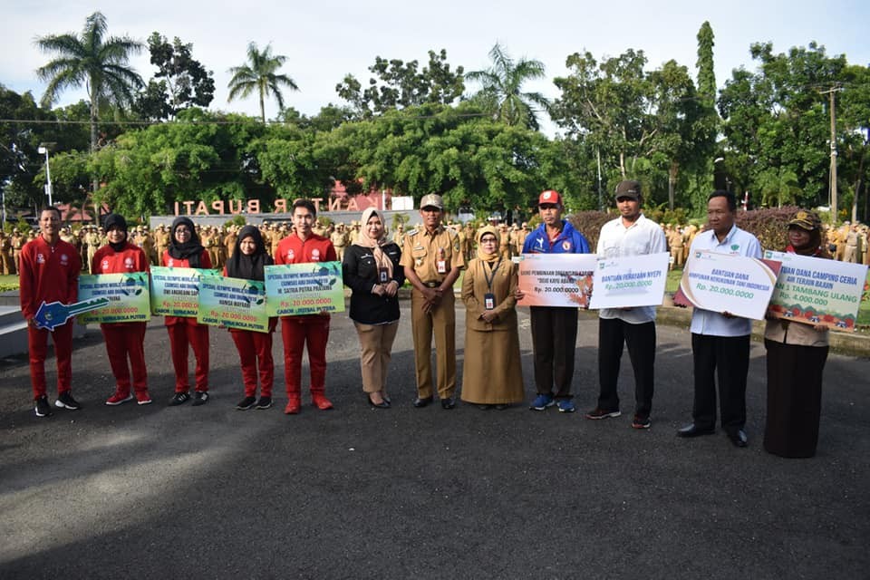 PEMKAB TALA APRESIASI 5 SISWA BERPRESTASI SLBN PELAIHARI