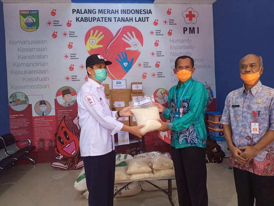 Pemkab Tala Salurkan Bantuan Beras Cadangan Pangan Melalui PMI Tala