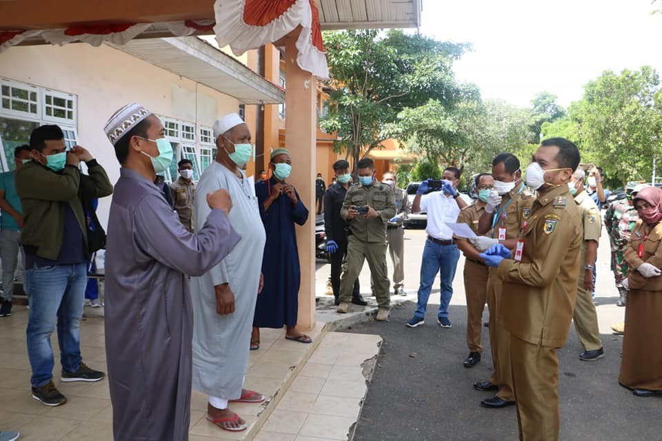 SEMBUH, 3 PASIEN KONFIRMASI POSITIF COVID-19 DIPULANGKAN