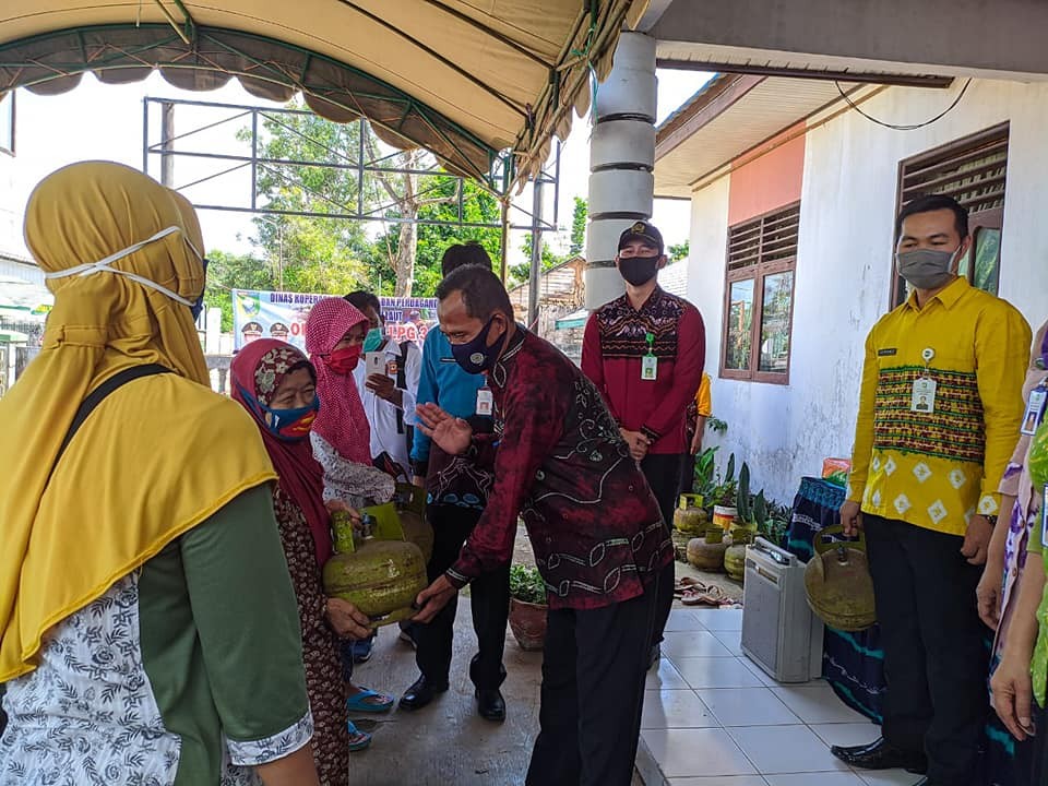 WARGA KELURAHAN PELAIHARI BERHARAP SERING DILAKUKAN OPERASI PASAR MURAH GAS LPG 3 KG