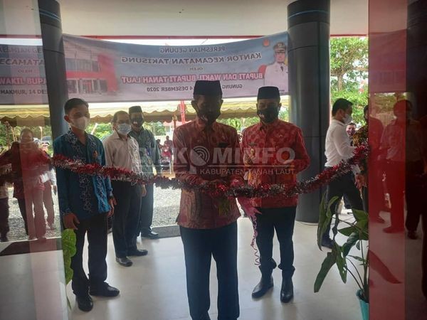 GEDUNG BARU KECAMATAN TAKISUNG DIRESMIKAN