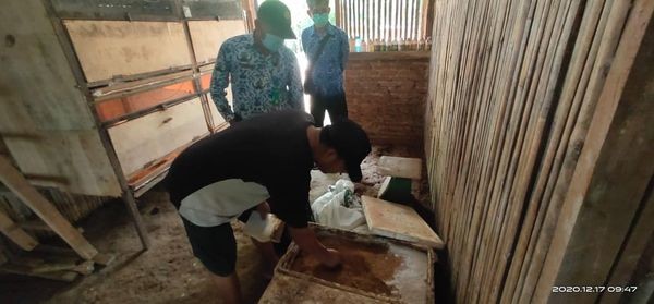 BAHAN PAKAN LOKAL UNTUK BUDIDAYA AYAM KAMPUNG UNGGUL BALITBANGTAN