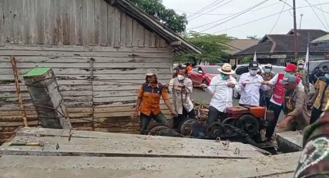 MELALUI PMI DAN PEMKAB TALA DIBANGUN JEMBATAN BARU UNTUK MASYARAKAT DESA PANJARATAN 